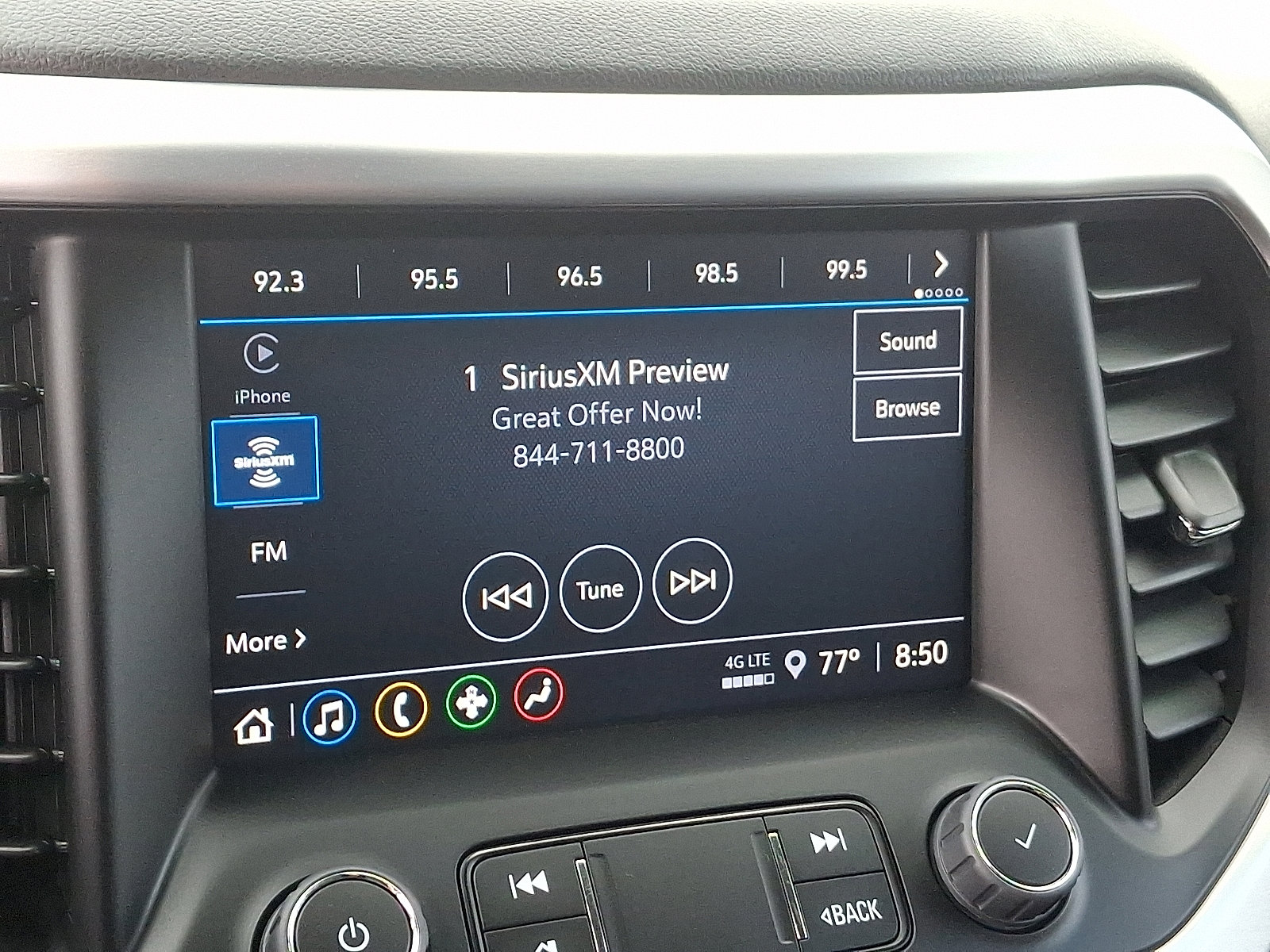 Used 2023 GMC Acadia SLE image 18