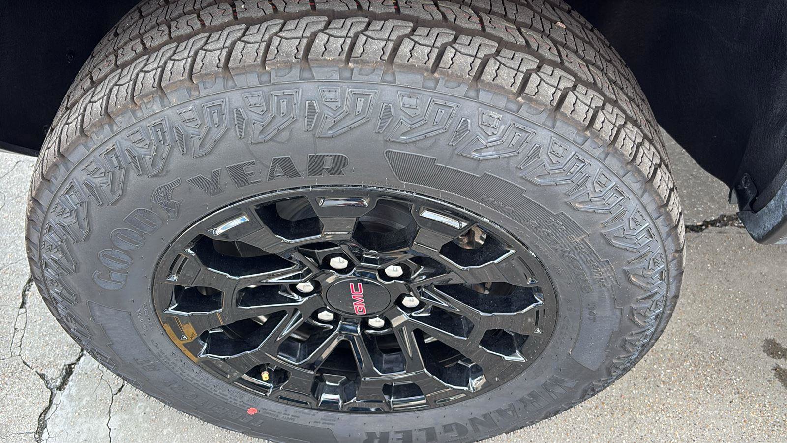 New 2026 GMC Canyon Elevation w/ Convenience Package image 13