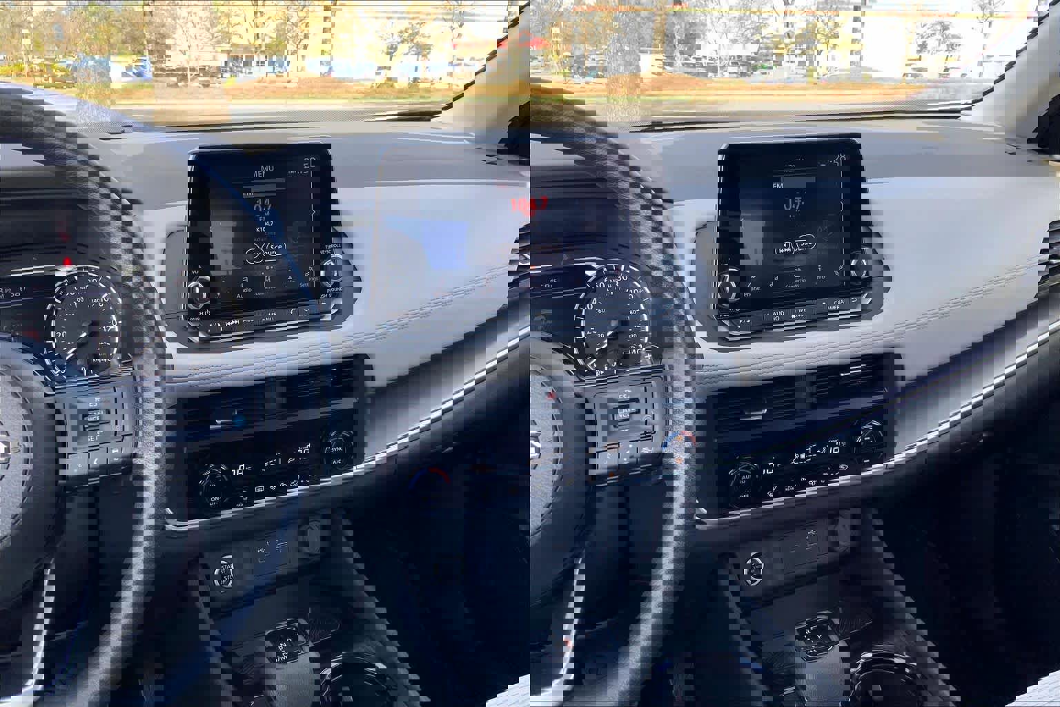 Used 2023 Nissan Rogue SV image 7