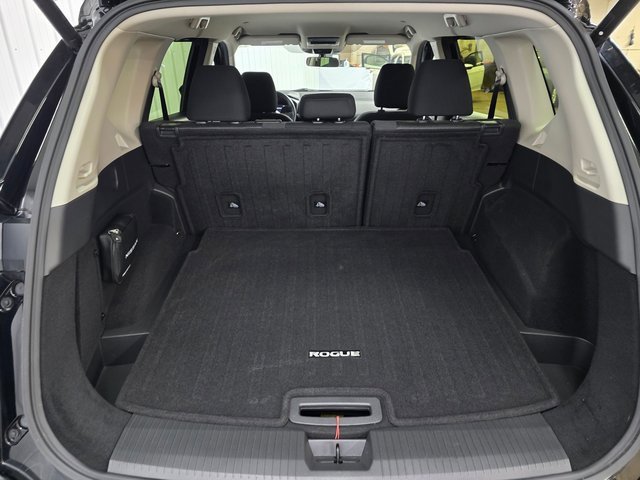 Used 2024 Nissan Rogue SV image 11