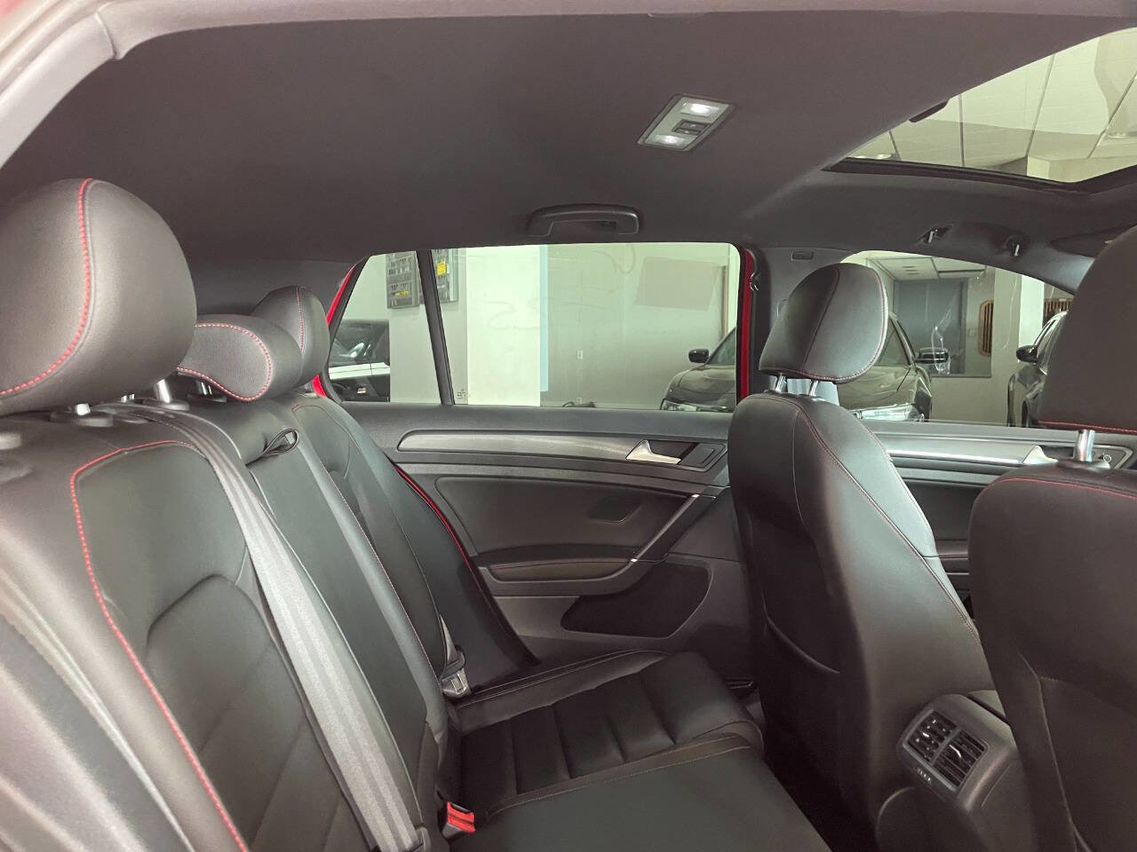 Used 2020 Volkswagen GTI SE image 25