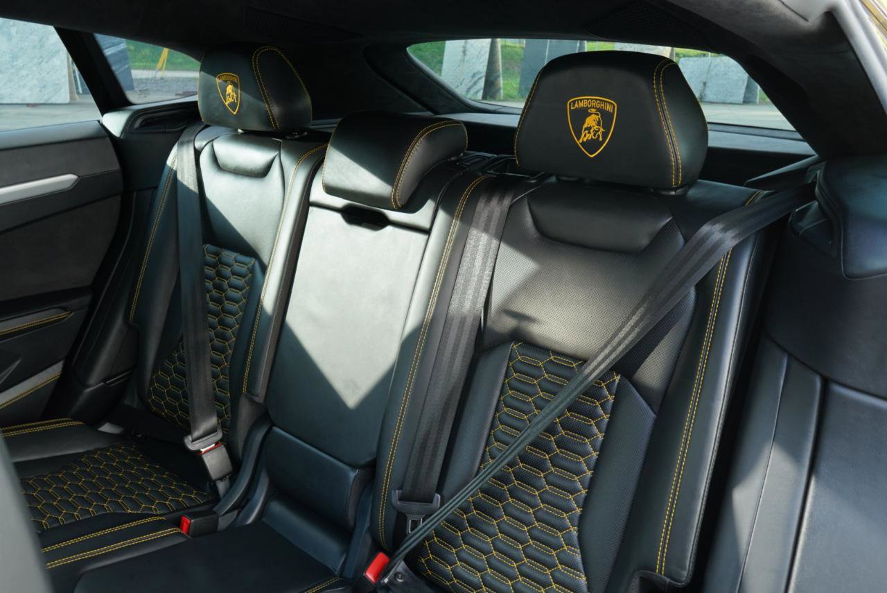 Used 2020 Lamborghini Urus AWD/4WD image 47