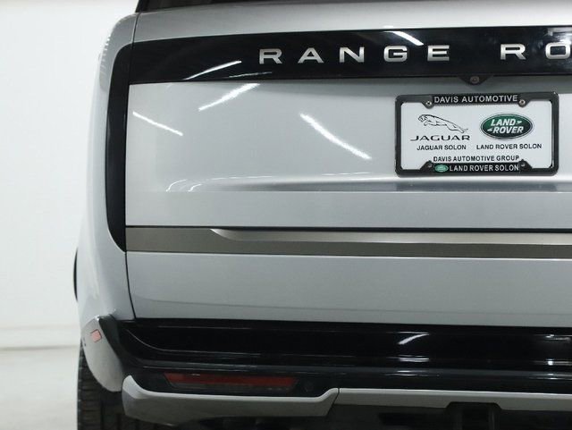 Used 2023 Land Rover Range Rover SE image 43