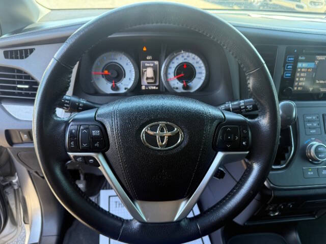Used 2015 Toyota Sienna SE Premium FWD image 11