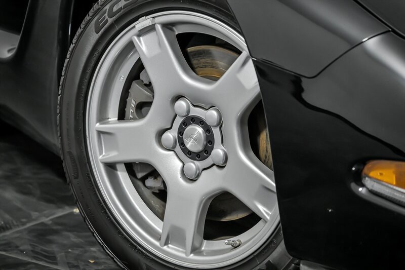 Used 1998 Chevrolet Corvette Convertible RWD image 3