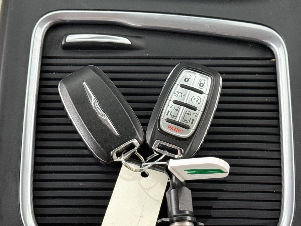 Used 2017 Chrysler Pacifica Limited FWD image 39