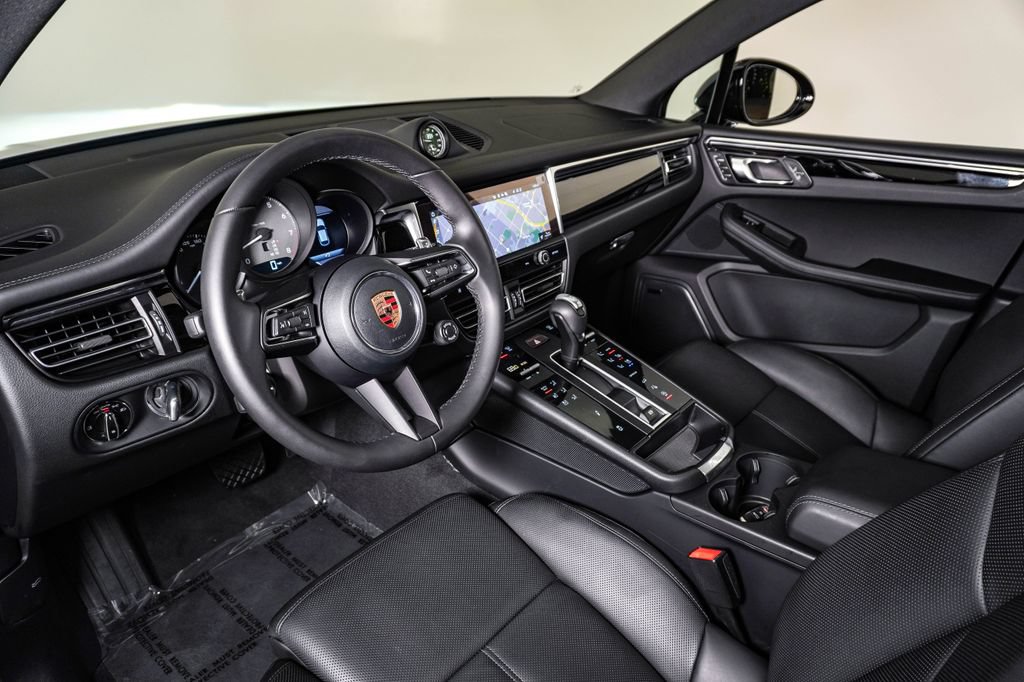 Certified 2026 Porsche Macan S AWD/4WD image 4