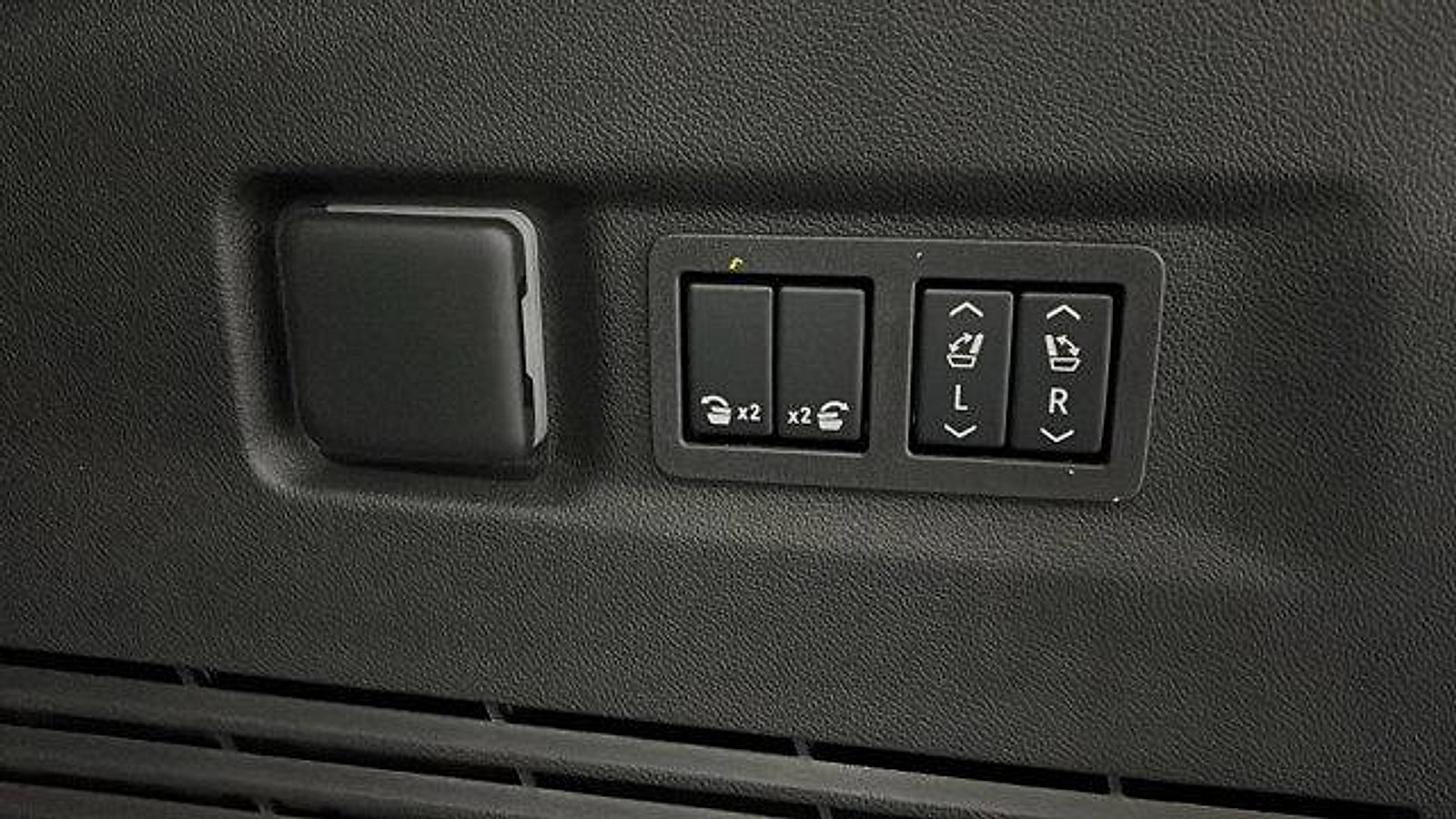 New 2026 Chevrolet Suburban Premier w/ Sun And Tow Package AWD/4WD image 8