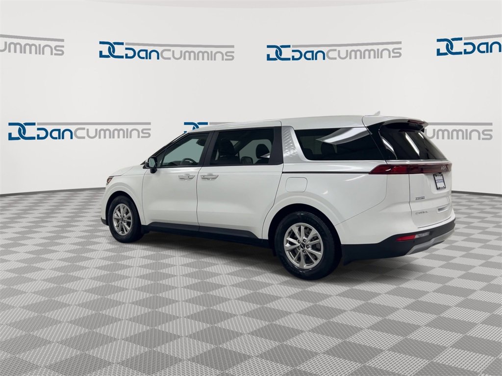 Used 2023 Kia Carnival LX image 6