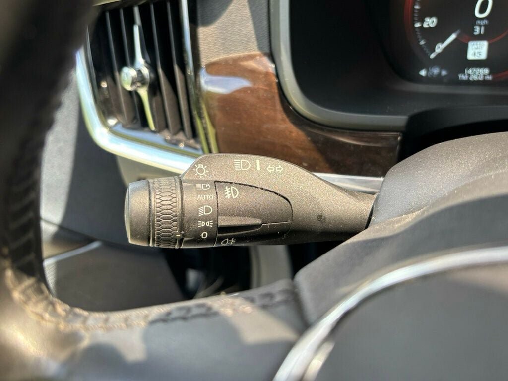 Used 2019 Volvo S90 T6 Momentum AWD/4WD image 32