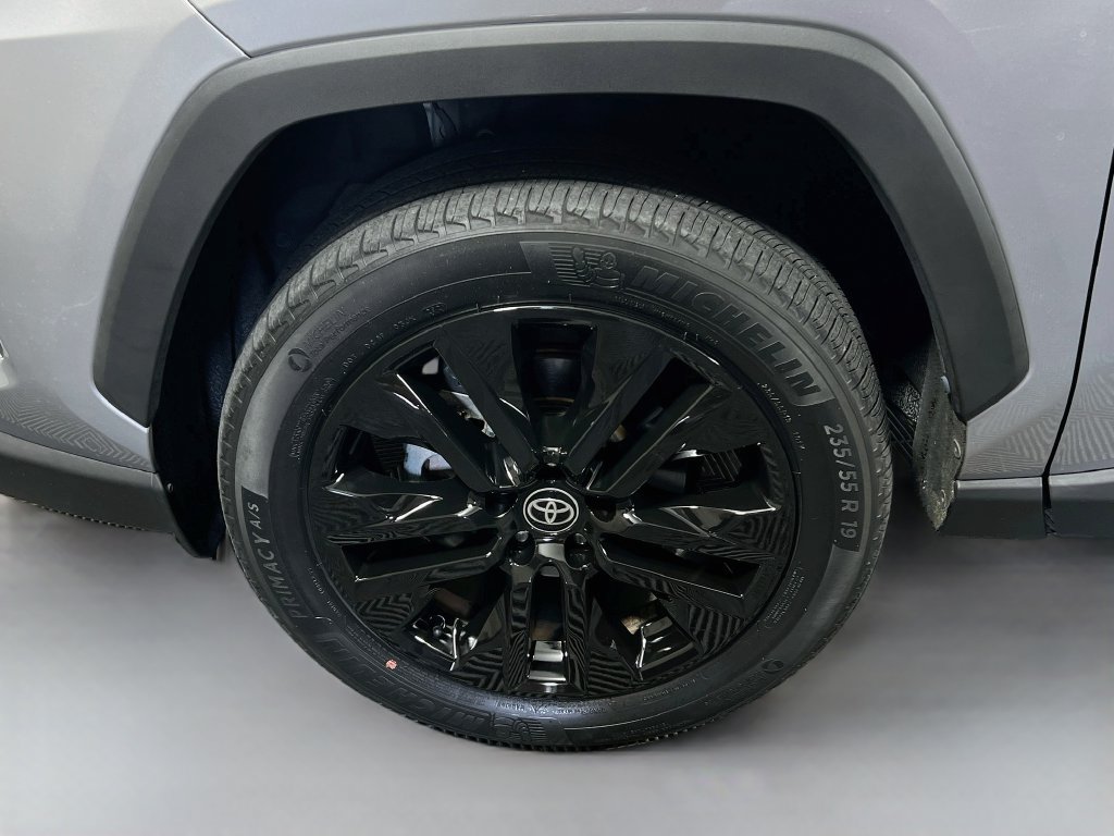 Used 2022 Toyota RAV4 XLE Premium FWD image 11