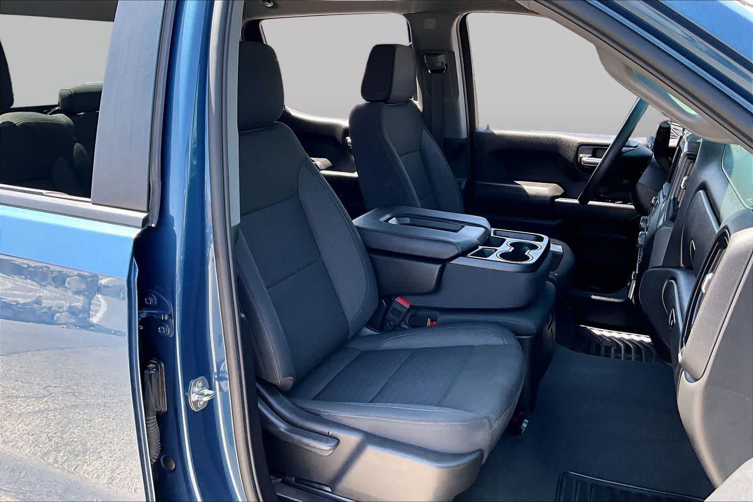 Used 2024 Chevrolet Silverado 1500 Custom w/ Turbomax Blackout Package AWD/4WD image 9
