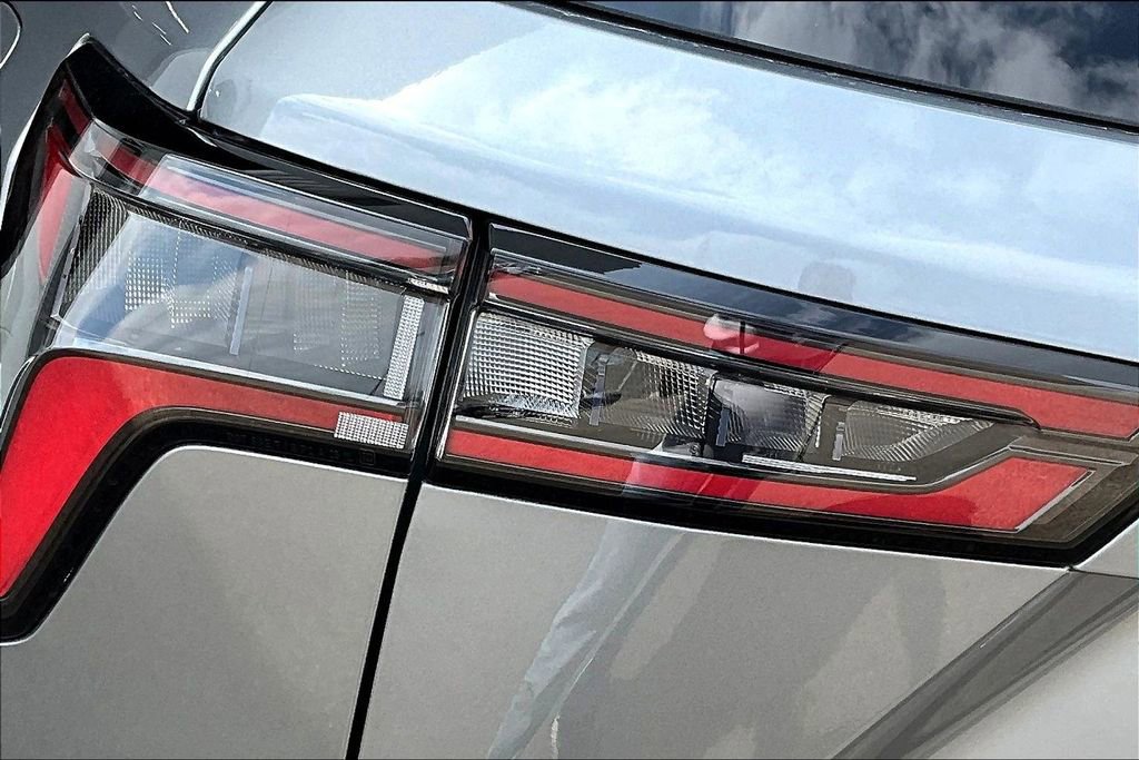 Used 2025 Chevrolet Equinox RS w/ Safety and Technology Package image 24