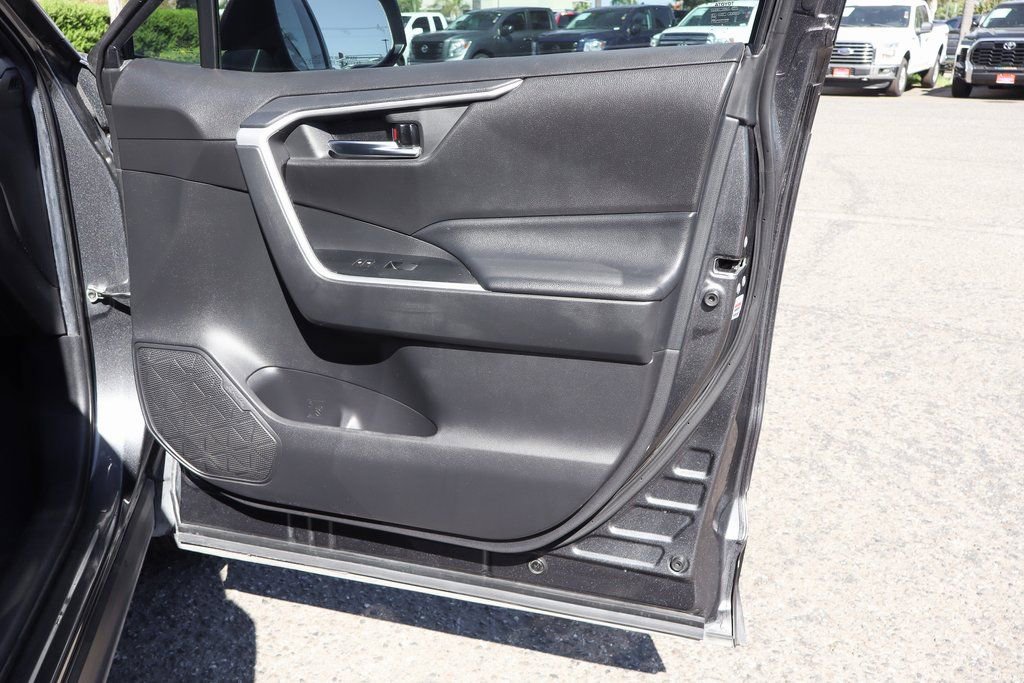 Used 2021 Toyota RAV4 XLE image 40