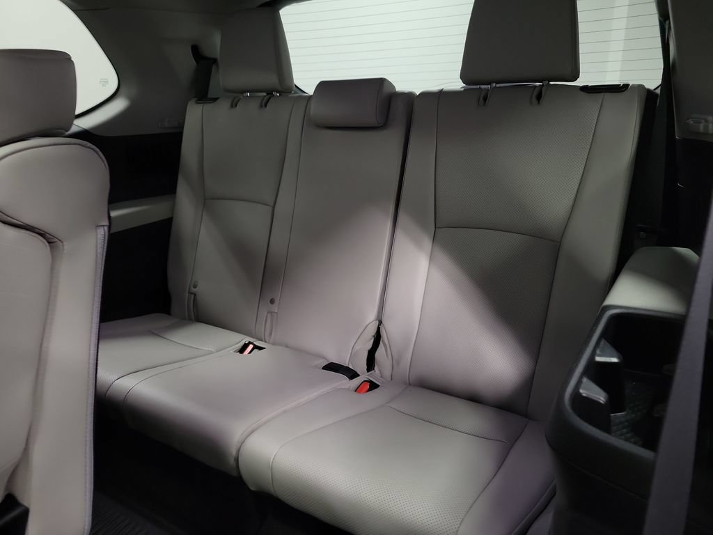 Used 2024 Toyota Grand Highlander AWD image 25