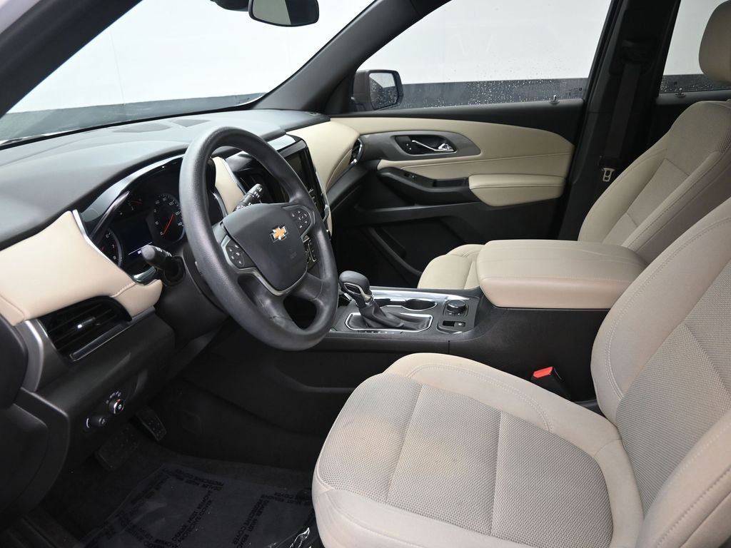Used 2023 Chevrolet Traverse LS image 11