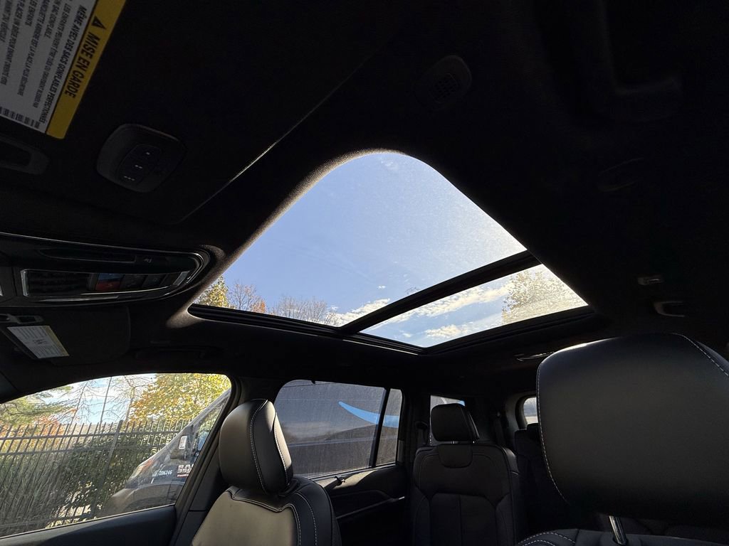 New 2025 Jeep Grand Cherokee L Limited w/ Luxury Tech Group II image 28