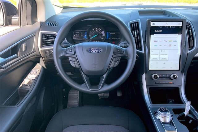 Used 2022 Ford Edge SE w/ Black Appearance Package image 5