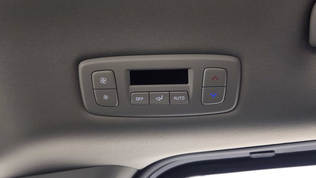 New 2026 Kia Carnival FWD image 17