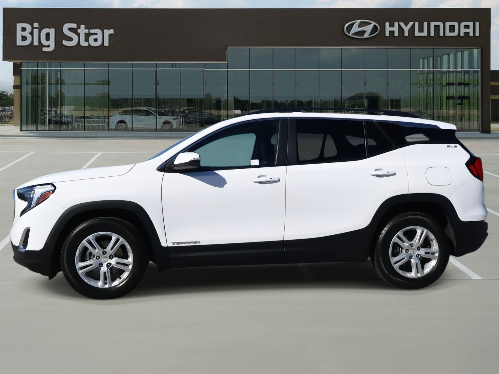 Used 2021 GMC Terrain SLE w/ Driver Convenience Package image 2