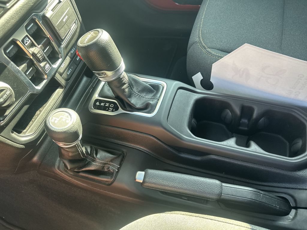Used 2025 Jeep Gladiator Sport AWD/4WD image 16