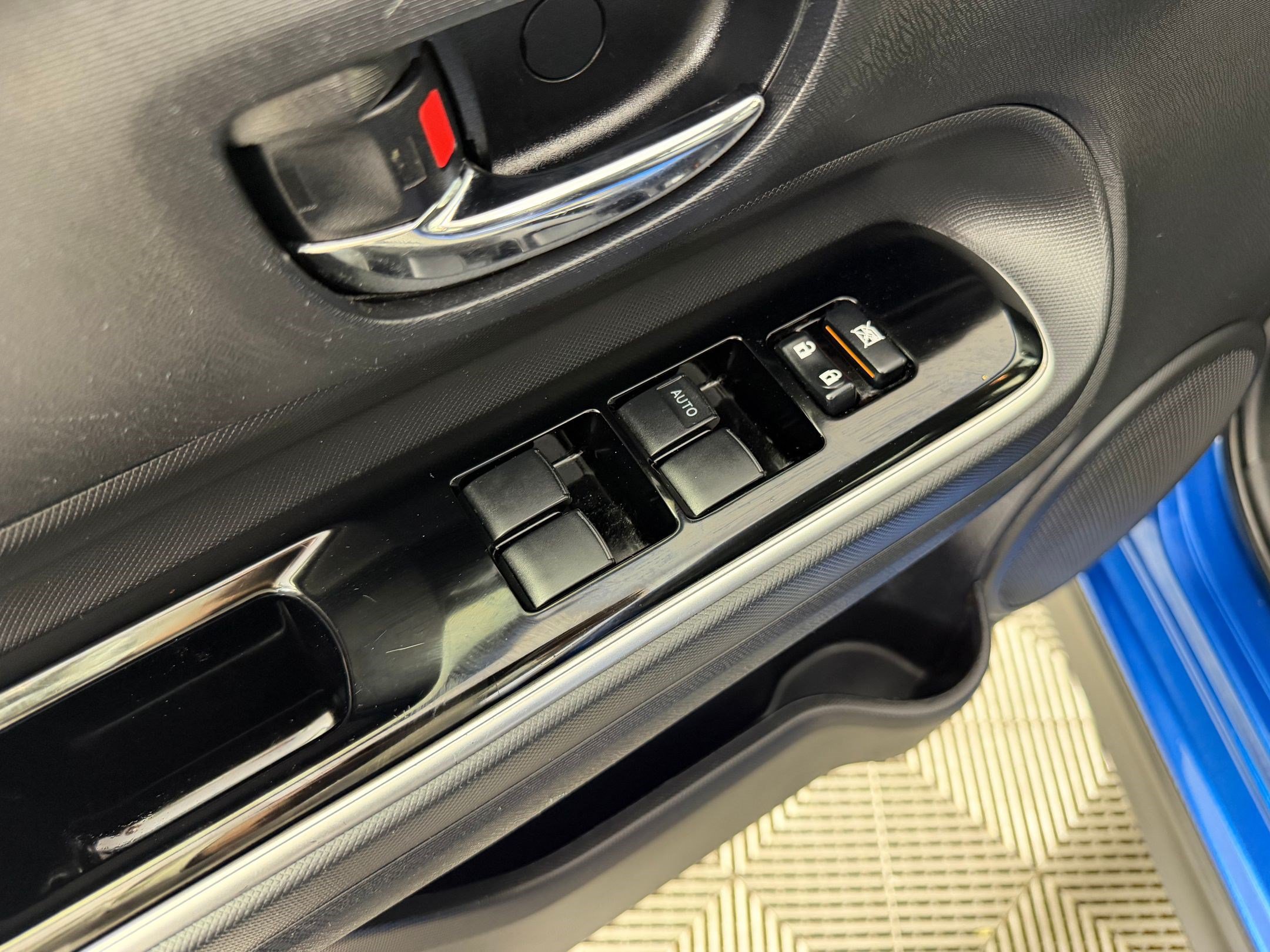 Used 2018 Toyota Prius C Two FWD image 13