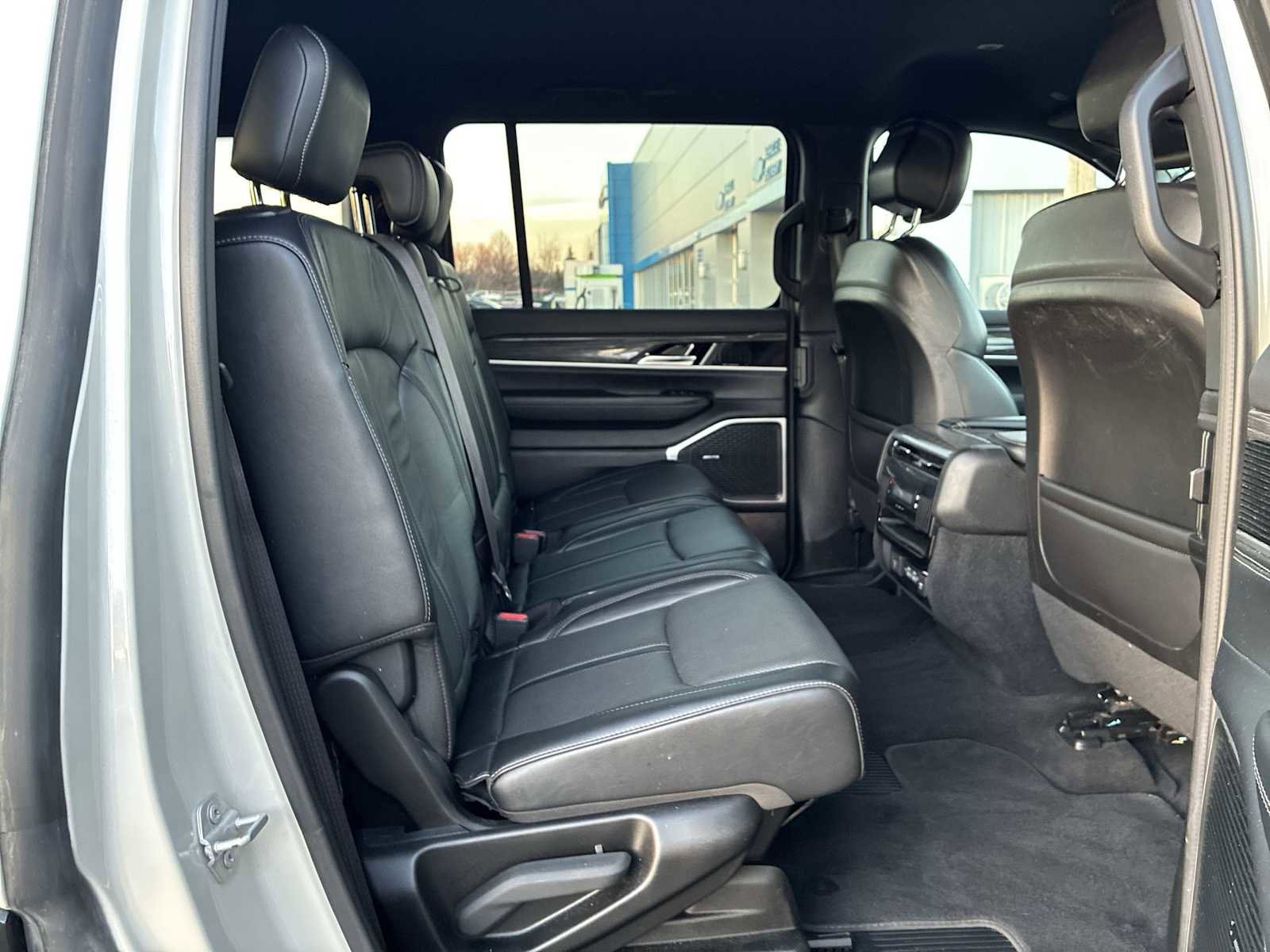 Used 2022 Jeep Wagoneer Series II image 27