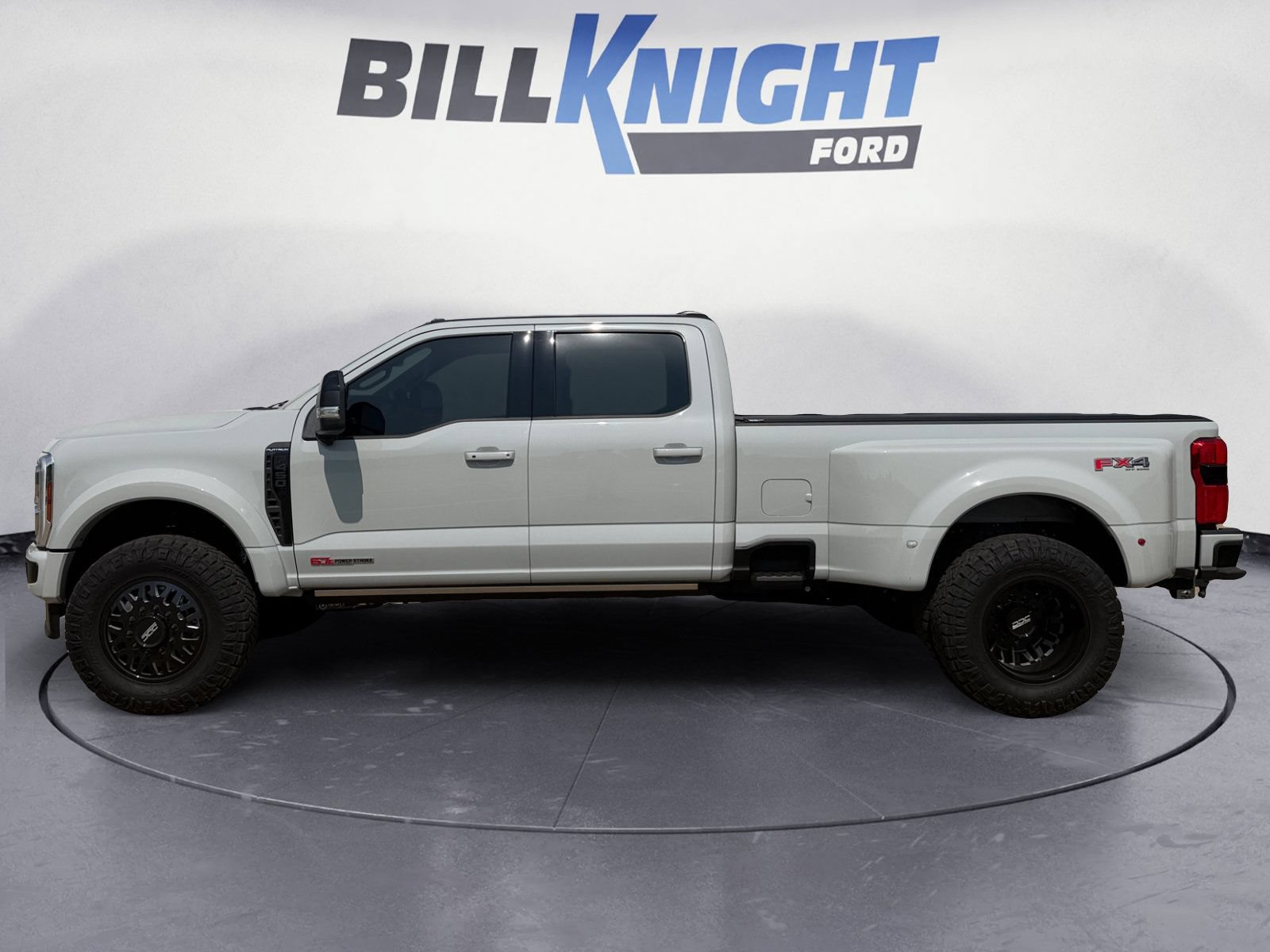 Used 2025 Ford F450 Platinum w/ FX4 Off-Road Package AWD/4WD image 2