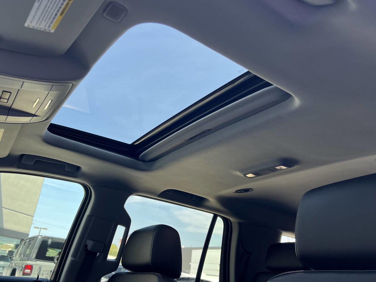Used 2019 GMC Yukon SLT AWD/4WD image 16