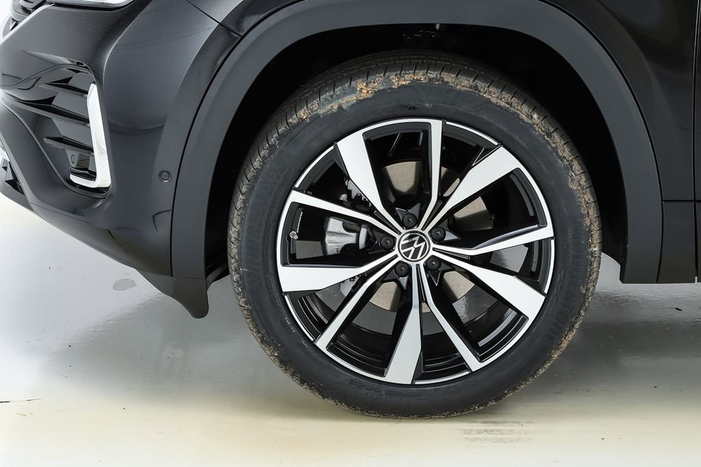 New 2025 Volkswagen Atlas Cross Sport SEL Premium R-Line image 5