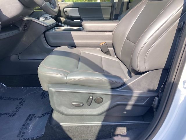 Used 2025 Ford Expedition Active AWD/4WD image 19