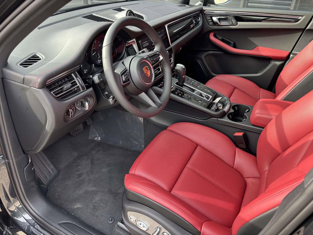 New 2026 Porsche Macan image 4