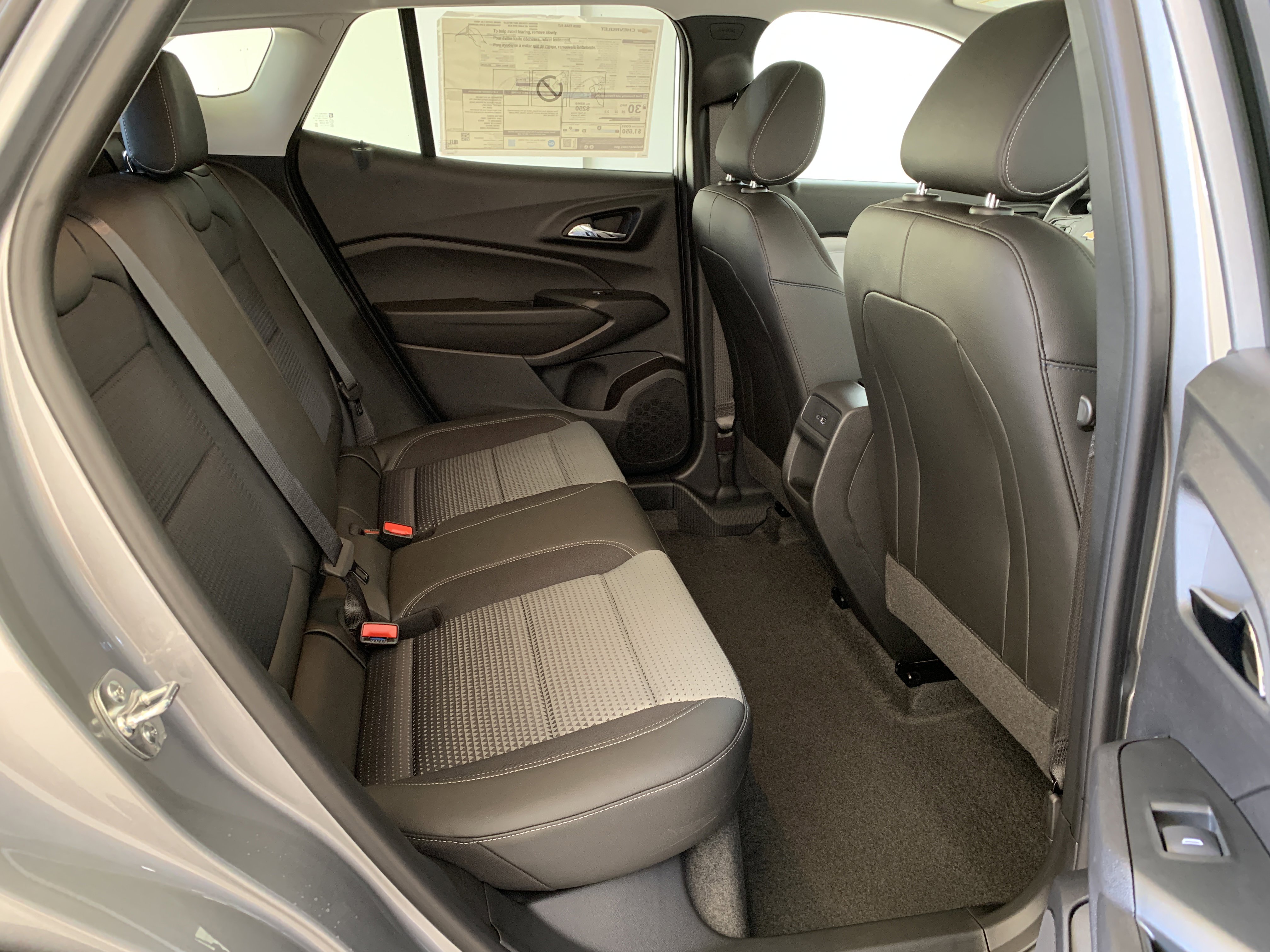 New 2026 Chevrolet Trax LT w/ Sunroof Package image 32