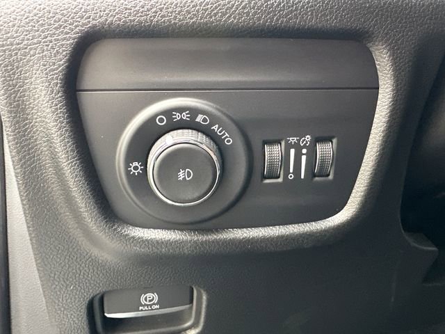 Certified 2025 Jeep Grand Cherokee Limited w/ MOPAR Finishing Package AWD/4WD image 27