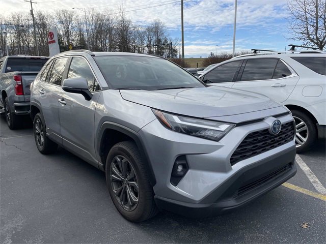 Used 2023 Toyota RAV4 XLE Premium image 5