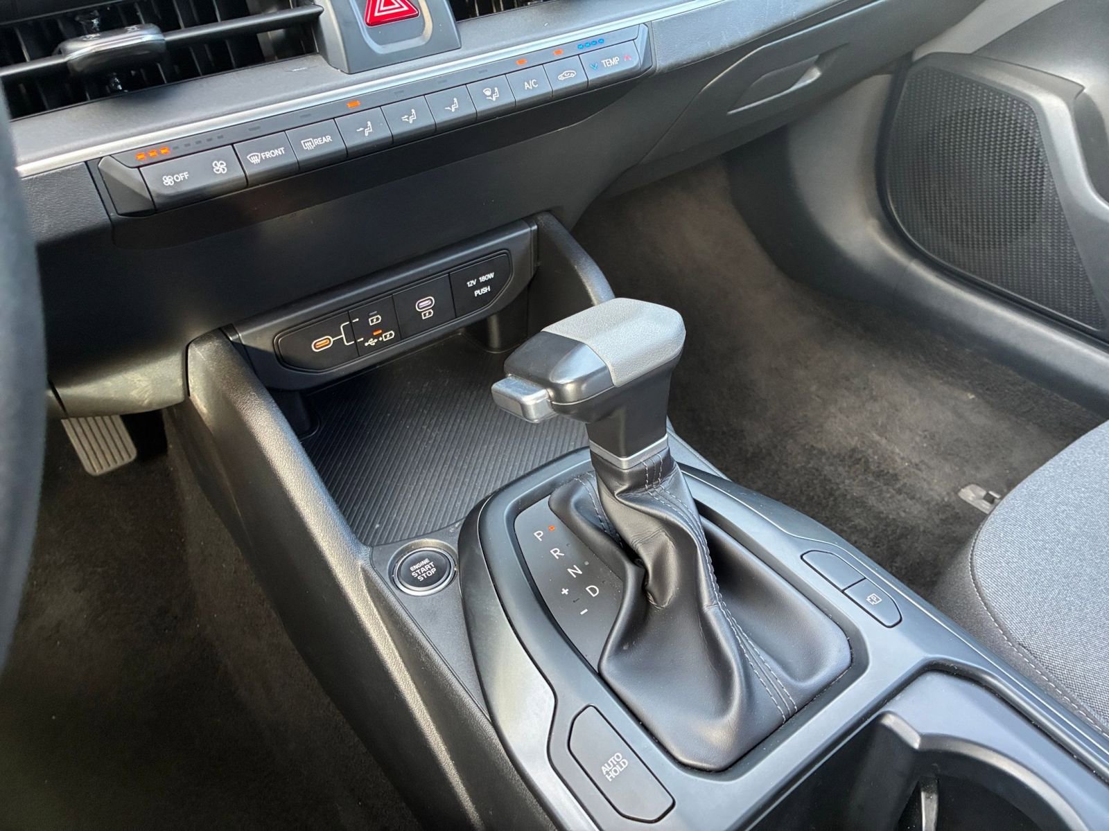 Used 2025 Kia K4 LXS image 40
