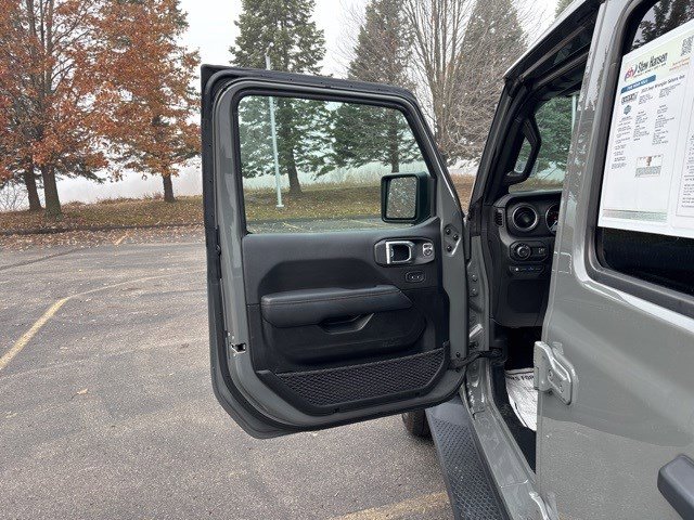 Used 2023 Jeep Wrangler Sahara w/ Cold Weather Group image 20