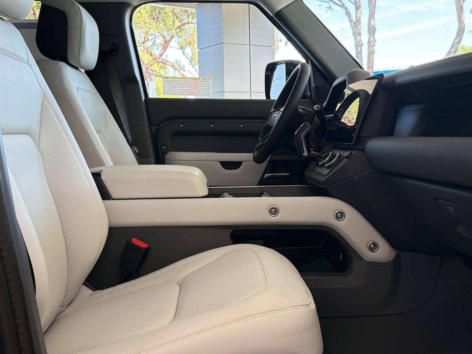 New 2026 Land Rover Defender 110 X-Dynamic SE AWD/4WD image 31