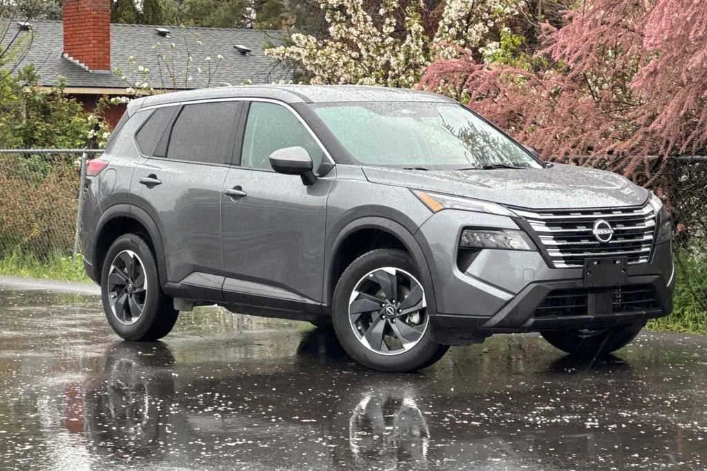 Used 2024 Nissan Rogue SV image 1