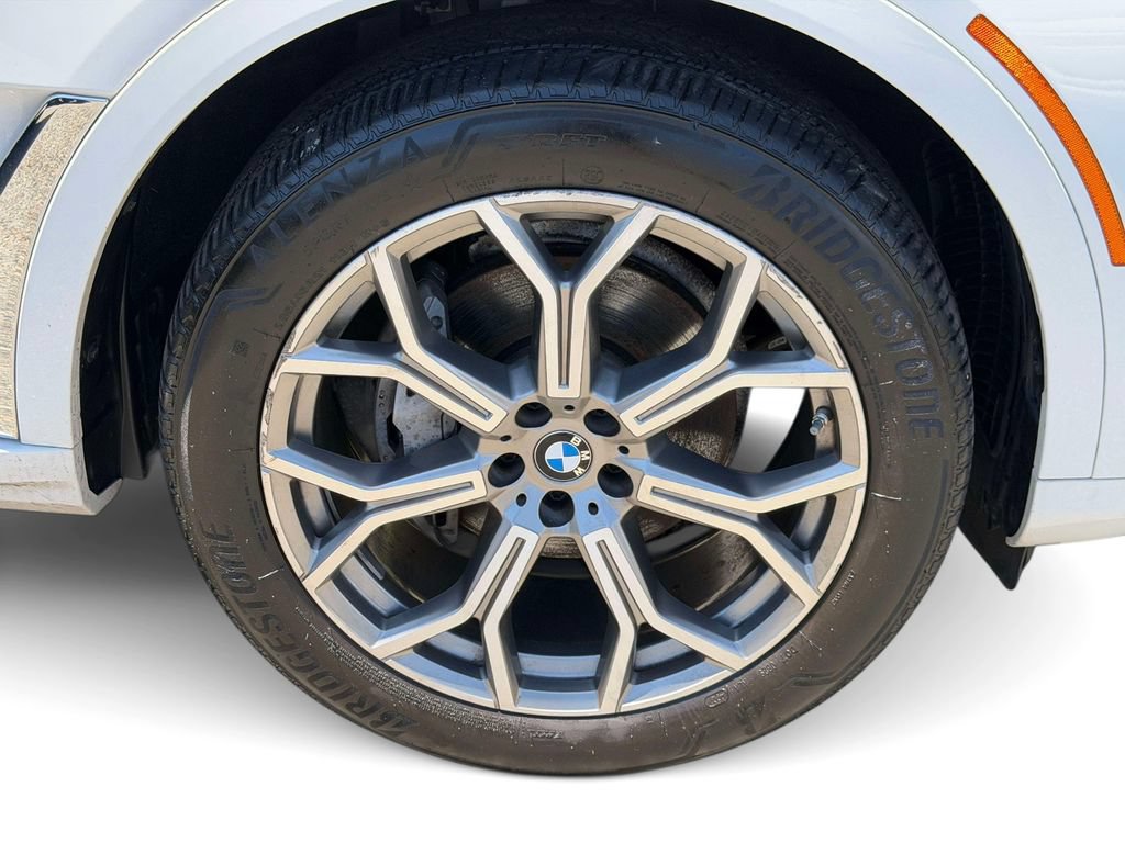 Used 2022 BMW X7 xDrive40i w/ Parking Assistance Package AWD/4WD image 9