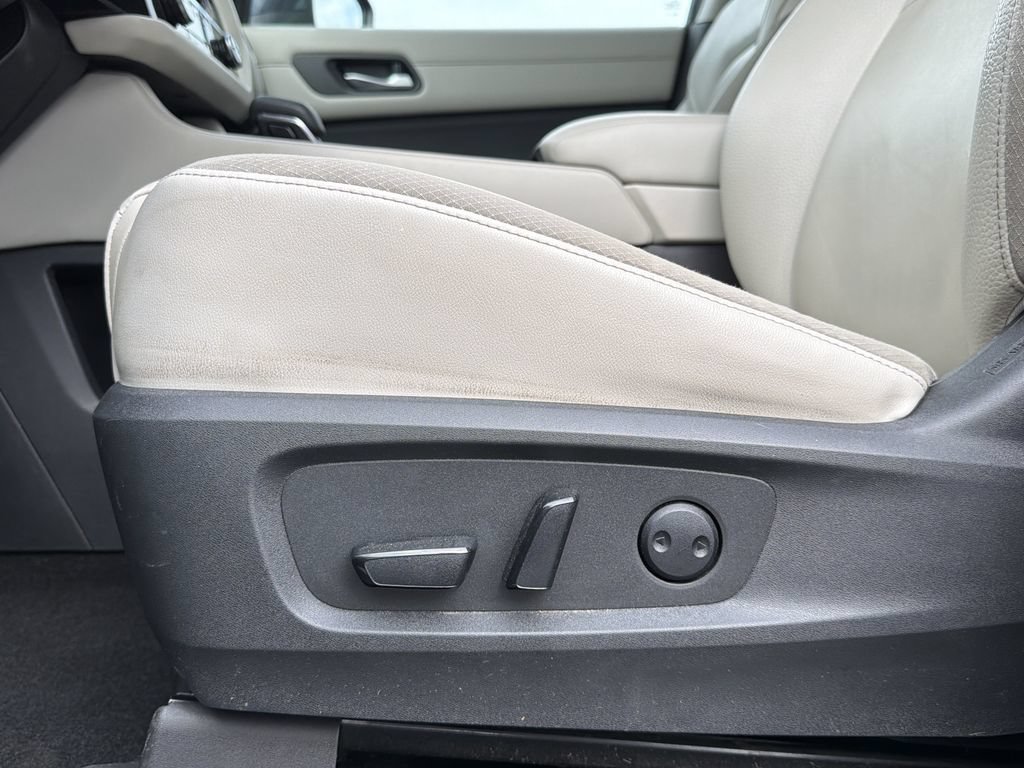 Used 2022 Nissan Pathfinder SL AWD/4WD image 24