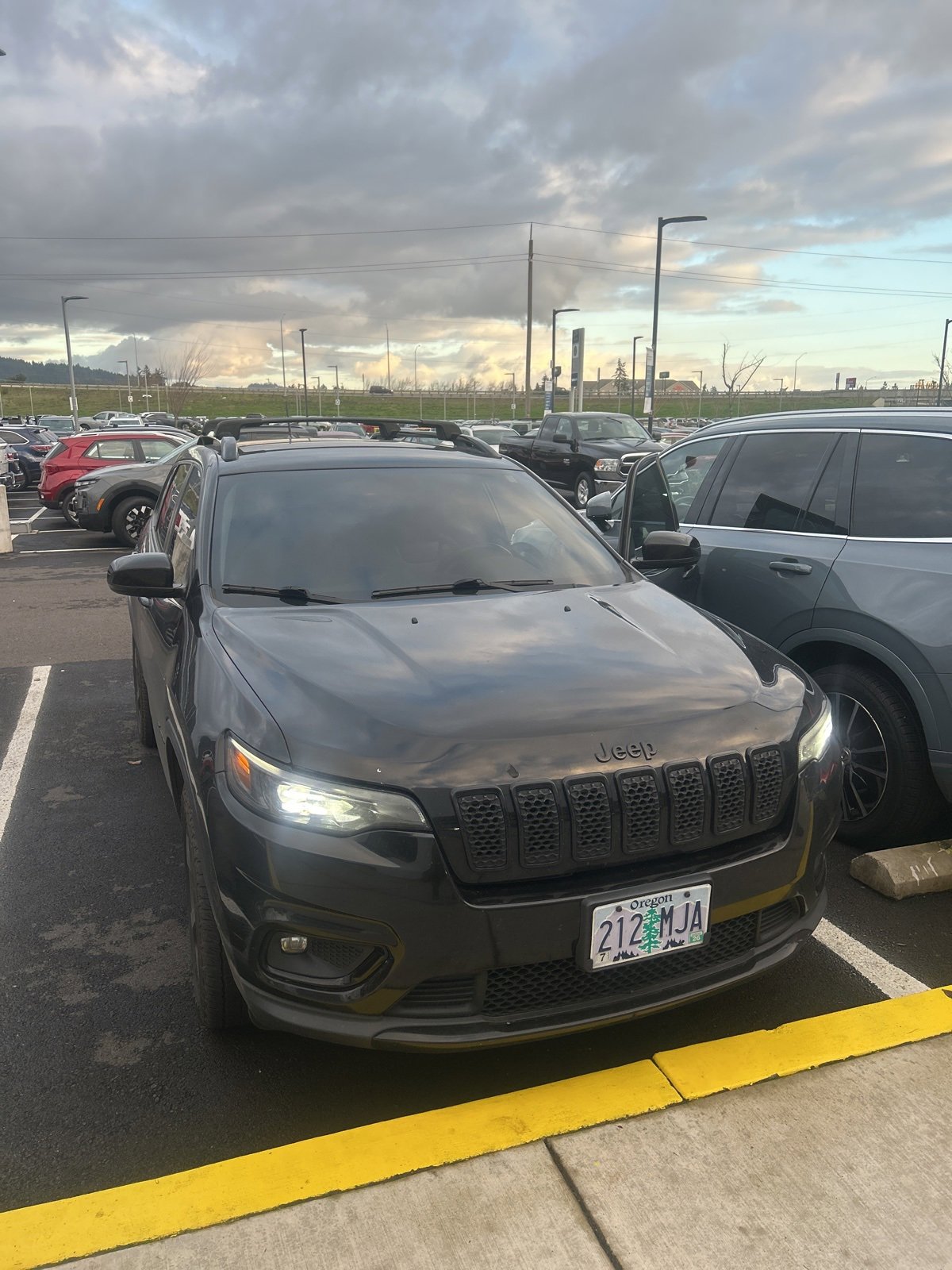 Used 2020 Jeep Cherokee Latitude Plus image 1