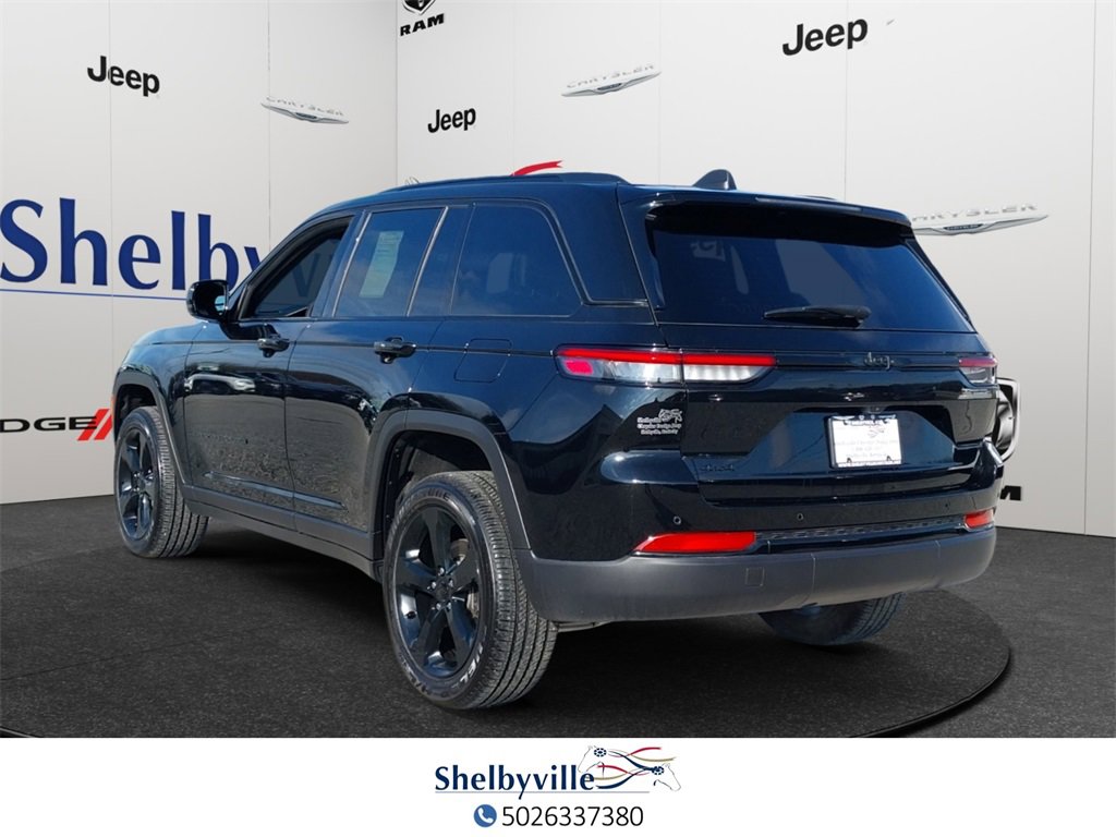 Used 2024 Jeep Grand Cherokee Altitude image 2
