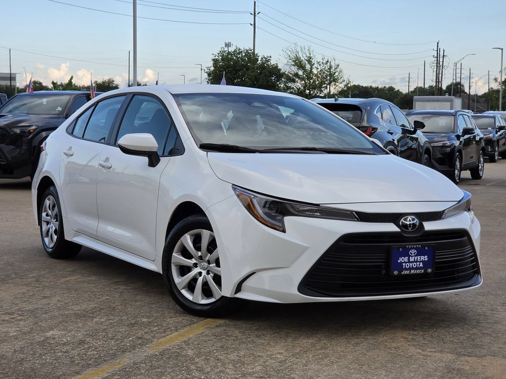 Used 2026 Toyota Corolla LE FWD image 2