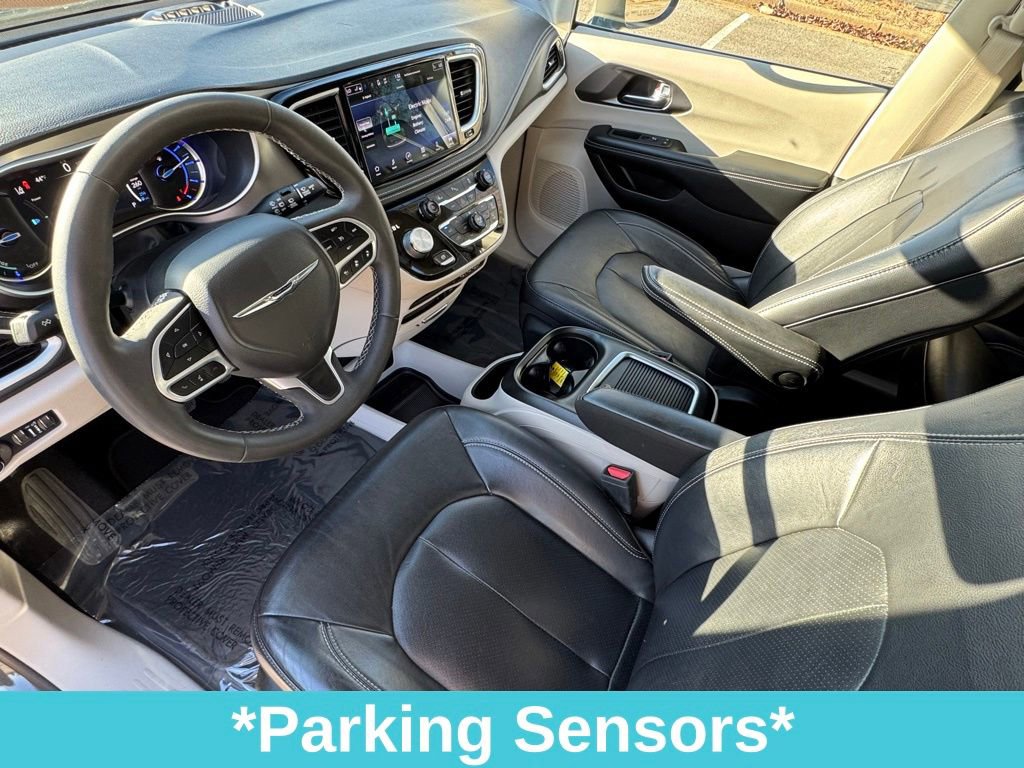 Used 2022 Chrysler Pacifica Touring-L image 16