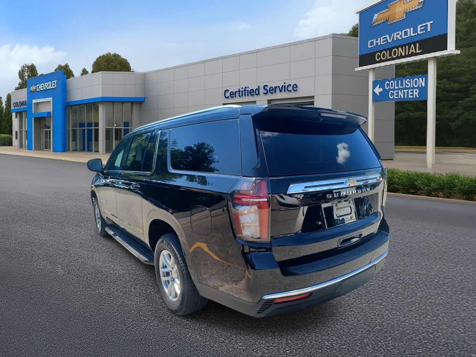 Used 2024 Chevrolet Suburban LT AWD/4WD image 5