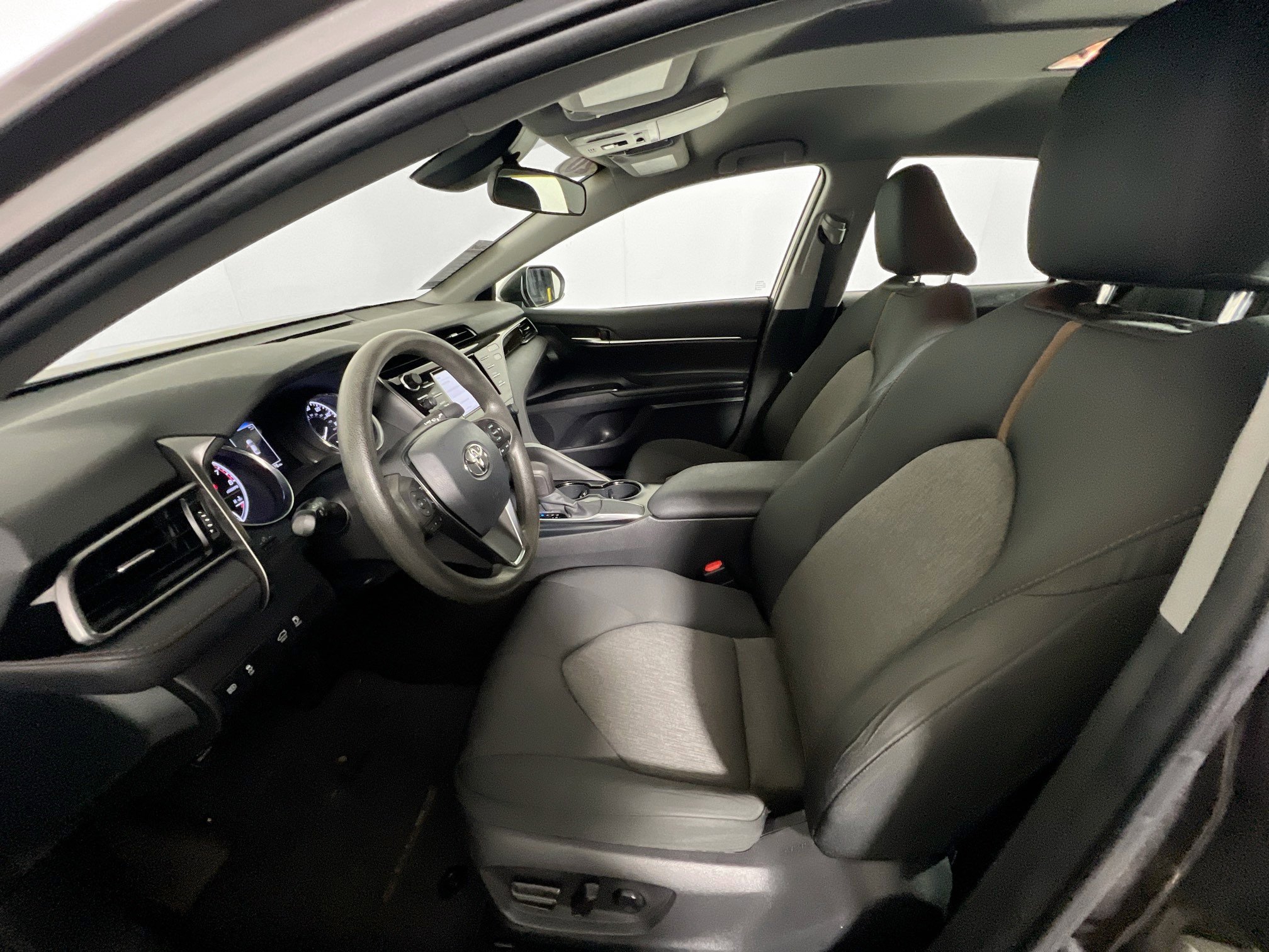 Used 2020 Toyota Camry LE image 14