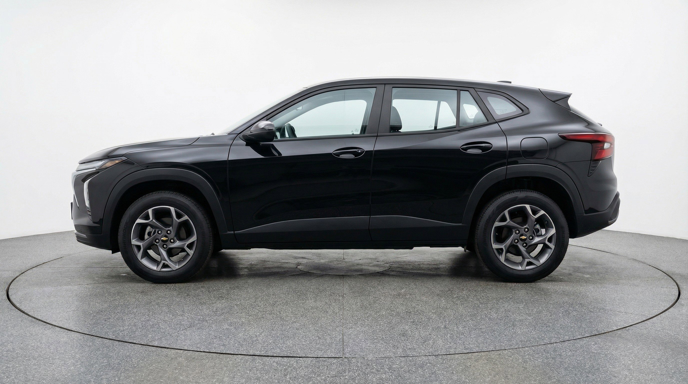 Used 2025 Chevrolet Trax LT FWD image 5