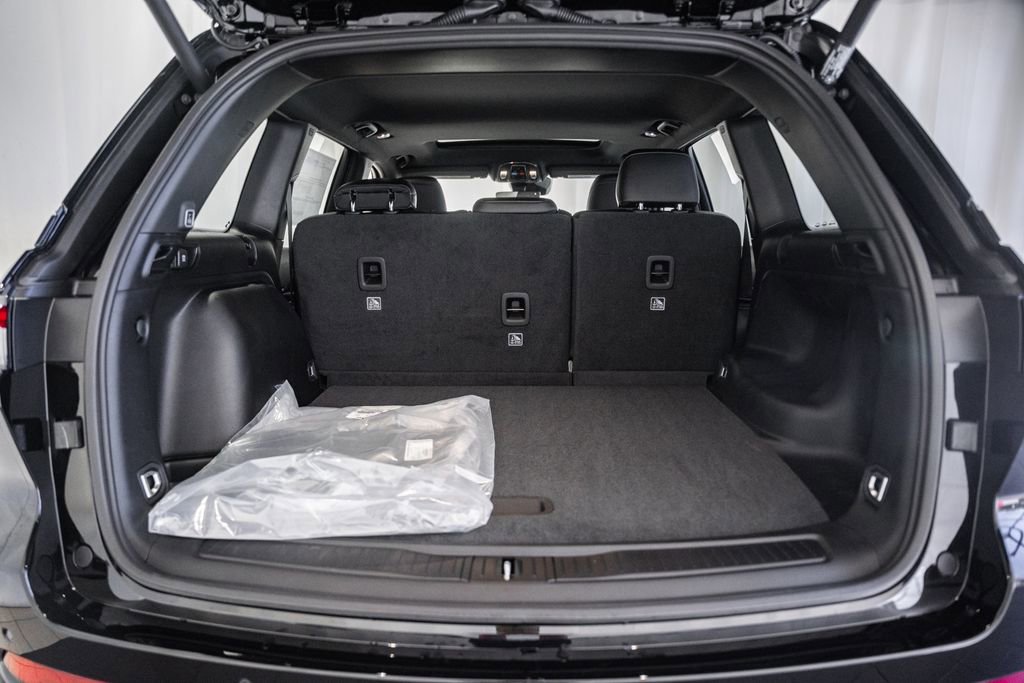 New 2025 Jeep Grand Cherokee Altitude image 9