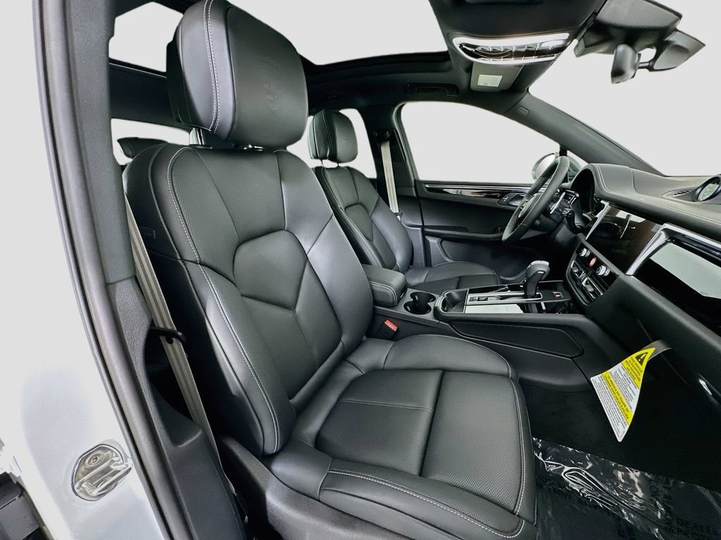 New 2026 Porsche Macan Turbo AWD/4WD image 30